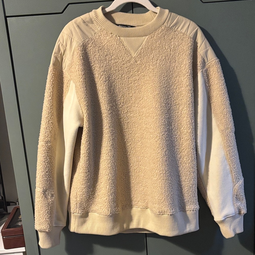 Backcountry Men's Beige fleece Sweater